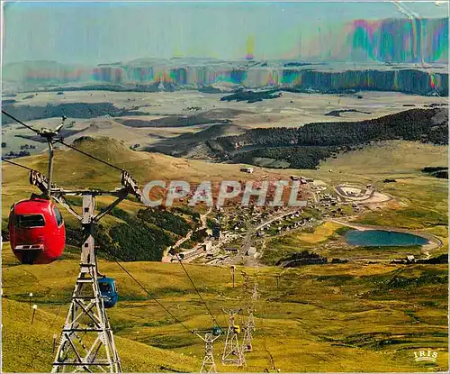 Cartes postales moderne Auvergne Super Besse Station de sports d'hiver Vue d'ensemble le lac artificiel et les tele bonn