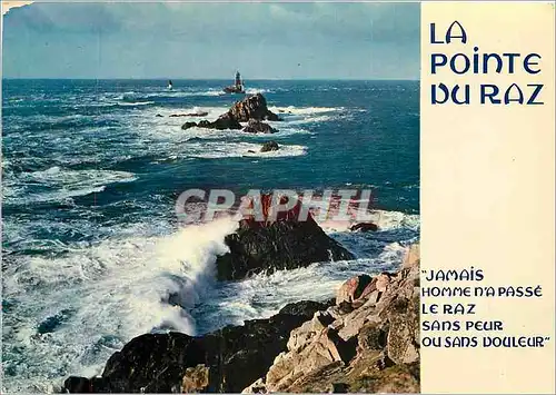 Cartes postales moderne La Pointe du Raz Finistere L'extreme pointe avec les courants souvent violents devant le phare d