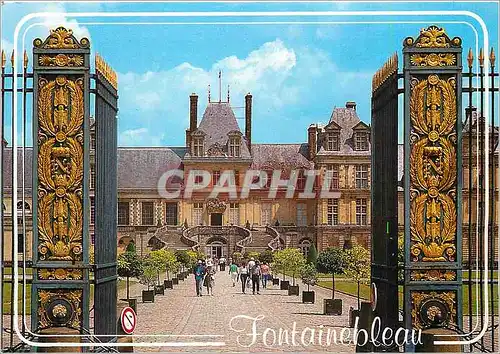 Cartes postales moderne Regard sur Fontainebleau Seine et Marne Entree du Chateau