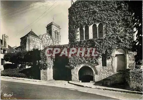 Cartes postales moderne Vezelay Yonne La Basilique de la Madeleine et la Maison Romane