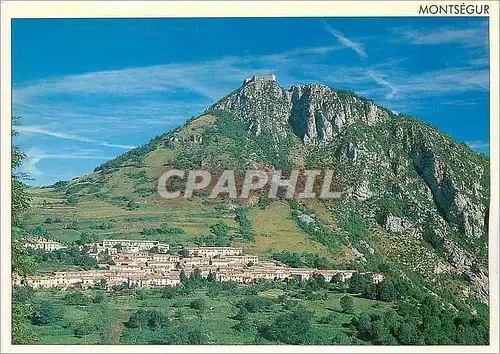 Cartes postales moderne Montsegur Ariege Vue generale du village domine dar le Pog sur lequel est bati le chateau