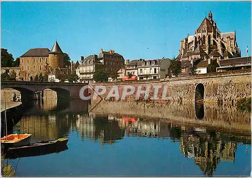 Cartes postales moderne Mayenne Mayenne Les Bords de la Mayenne l'Eglise Notre Dame et le Chateau
