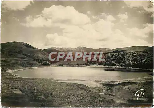 Cartes postales moderne Environs de Mont Dore les Bains Puy de Dome Le lac de Guery a l'horizon le massif du Sancy