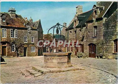 Cartes postales moderne La Place de Locronan le vieux puits et les maisons Renaissance