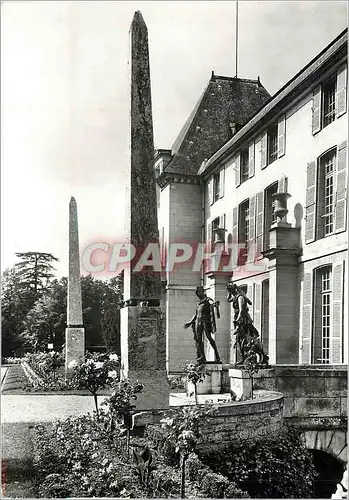 Cartes postales moderne Chateau de Malmaison La Sortie sur le parc et les obelisques provenant du Chateau de Richelieu