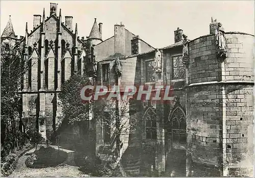 Cartes postales moderne Poitiers (Vienne) Le cheval de la Salle des Pas Perdus du Palais de Justice et de la Tour Mauber