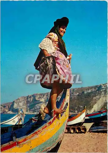 Cartes postales moderne Nazare Portugal Fille de Nazare avec ses sept jupons