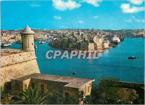 Cartes postales moderne S'avancant dans le Grand Port la vieille ville de Senglea Fortifiee de massifs bastions