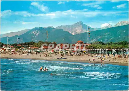 Cartes postales moderne Forte dei Marmi Plage avec les Alpes Apuane