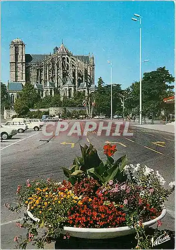 Cartes postales moderne Le Mans (Sarthe) La Cathedrale Saint Julien (XIe au XVE S) vue de la place des Jacobins