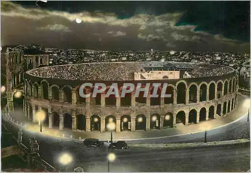 Cartes postales moderne Gerona L'Arena durante uno spettacili Lirico