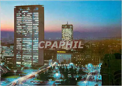 Cartes postales moderne Milano Place du Duc d'Aoste Gratte ciel Pirelli