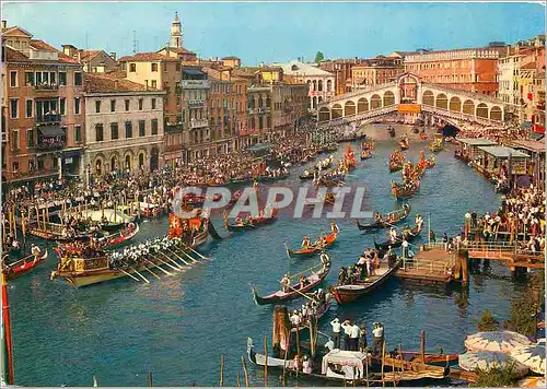 Cartes postales moderne Venezia Le grand canal et Pont de Rialto Regate Historique