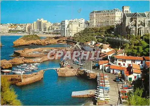 Cartes postales moderne Sussex Biarritz le port des Pecheurs au fond la Grande Plage