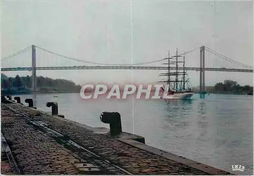 Cartes postales moderne Bordeaux (Gironde) Passage du Voilier orch Fock au ont d'aquitaine