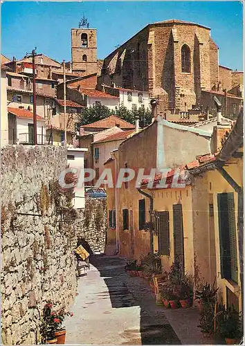 Cartes postales moderne Hyeres les Palmiers (Var) L'eglise St Paul (XIIe XVIe s) et le vieille ville