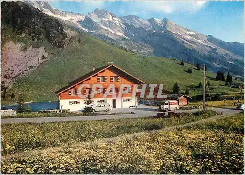 Cartes postales moderne Haute Vallee des Confins (Haute Savoie) L'Hotel le lac la Balme (alt 2800 m) et la chaine des Ar