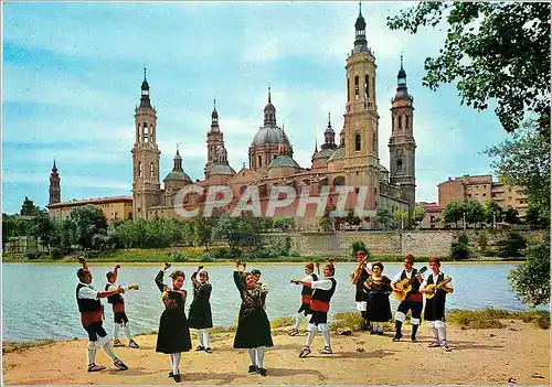 Cartes postales moderne Zaragoza Groupe regional Basilique au fonds