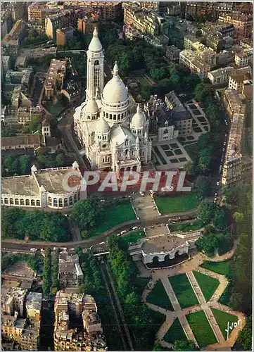 Cartes postales moderne En survolant Paris Basilique du Ssacre Coeur et ses jardins