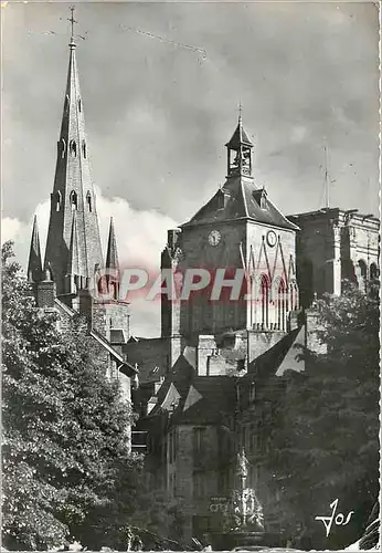 Cartes postales moderne Guigamp (C du N) Les deux tours et le clocher gothique de la Basilique N D de Bon Secours