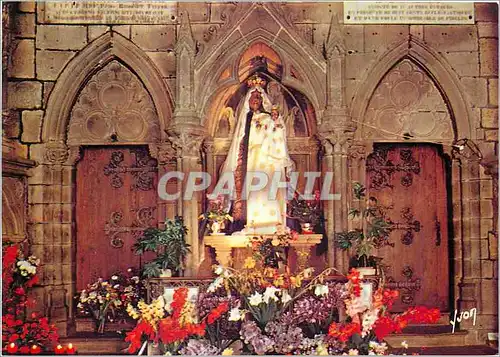 Cartes postales moderne Guigamp (C du N) Dans la basilique N D du Bon de Secours Statue de la Vierge Noire