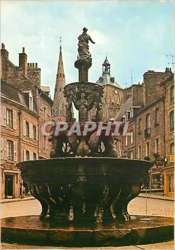Cartes postales moderne Guingamp (C du N) Place du Centre La Pompe jolie fontaine de la renaissance dite la Plomee