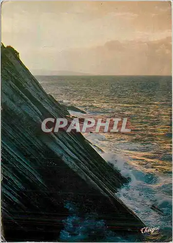 Cartes postales moderne Les Pyrenees Atalantique contre jour sur lesfalaises de la cote Basque