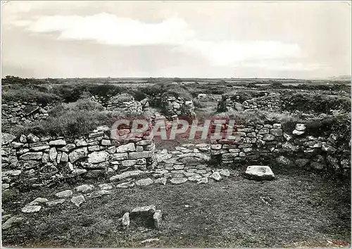 Moderne Karte Chysauster Ancient Village Cornwall House View from the round chamber across courtyard to entran