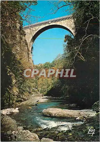 Cartes postales moderne Nos Belles Pyrenees Le Pont Napoleon a Saint Sauveur