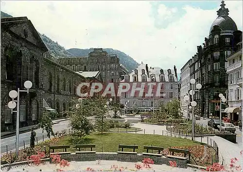 Cartes postales moderne Le Mont Dore (Puy de Dome) Alt 1050 m centre de Tourisme et Thermalisme la Place de l'Etablissem