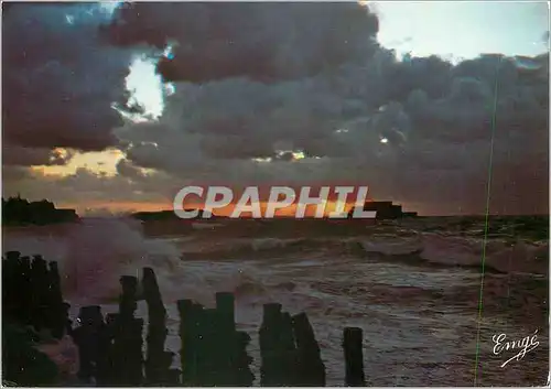 Cartes postales moderne Bretagne Cote d'Emeraude Saint Malo cite Corsaire Coucher de soleil a maree haute sur le sillon