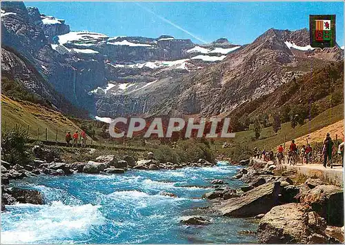 Cartes postales moderne Hautes pyrenees Gavarnies (alt 1367 m) le Gave et le cirque