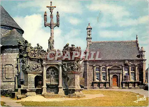 Cartes postales moderne Guimiliau Le Calvaire et la chapelle ossuaire (XVIe et XVII)