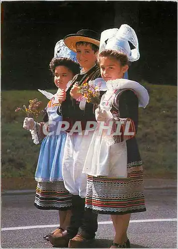 Cartes postales moderne Enfants du Cercle celtique les Fleurs d'Ajonc de l'Aven de Riec sur Breton