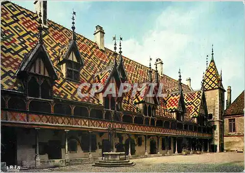 Cartes postales moderne Beaume (Cote D'Or) Hospices de Beaume la cour d'Honneur et le puits