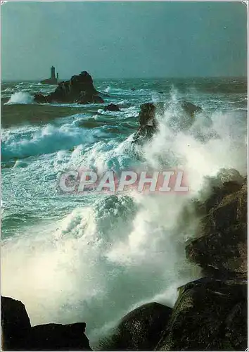 Cartes postales moderne A L'Extremite de la Bretagne la Pointe du Raz et le phare de la vieille Tempete sur le Raz de Se