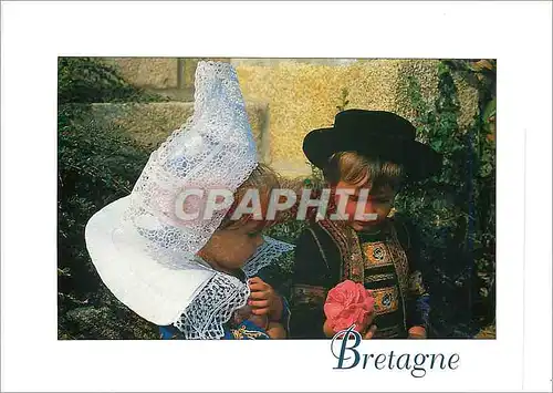 Moderne Karte Bretagne Jeune couple en costume de Fouesnant