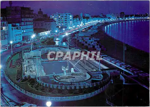 Cartes postales moderne Les Sables d'Olonne (Vendee) le remblai la nuit