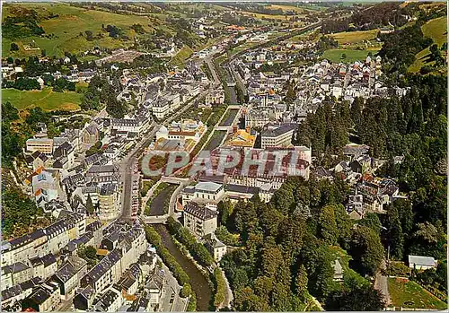 Cartes postales moderne La Bourboule Puy de Dome Vue aerienne sur la ville et la Dordogne