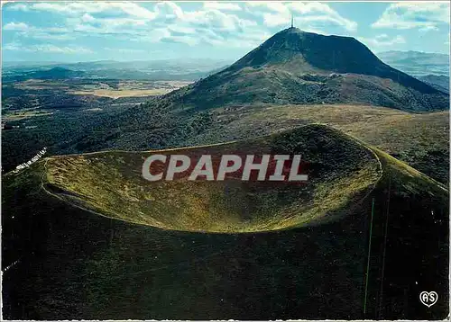 Cartes postales moderne L'Auvergne Pittoresque Le cratere du Puy de Pariou au fond le Puy de Dome