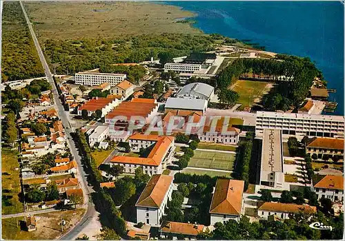 Moderne Karte Centre de Formation Maritime d'Hourtin Gironde Vue generale aerienne du CFM et du Village de Con