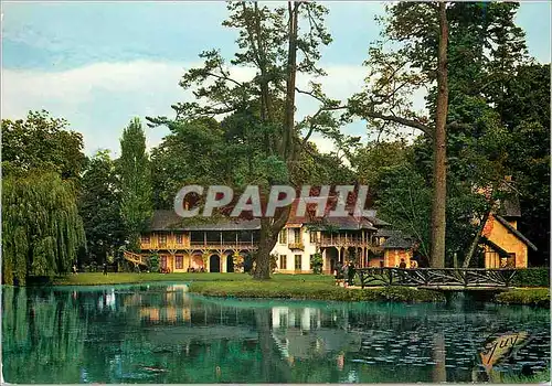 Cartes postales moderne Versailles et ses Merveilles Le Petit Trianon le grand lac et la maison de la Reine
