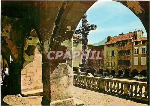 Cartes postales moderne Villefranche de Rouergue Aveyron La Place Notre Dame vue des arcades qui l'Entourent