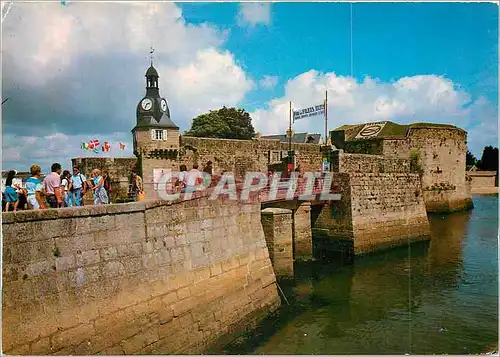 Cartes postales moderne Concarneau Sud Finistere Le beffroi et les Remparts