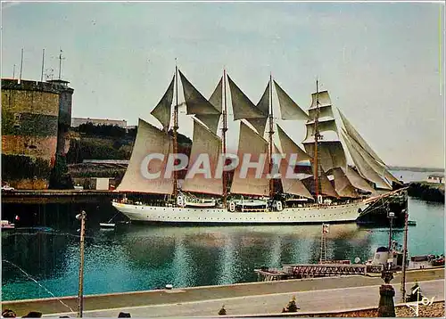 Cartes postales moderne Voilier a 4 mats devant le Chateau a Brest Bateau