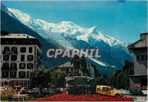 Cartes postales moderne Chamonix Mont Blanc Statue a la Memoire de Jacques Balmat et de Saussure face au Mont Blanc