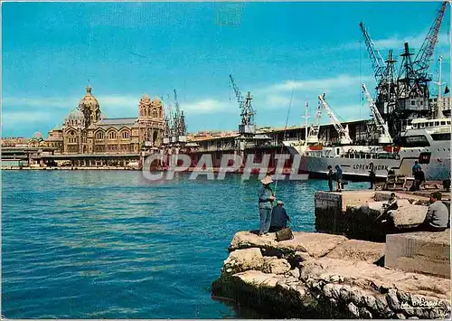 Moderne Karte Marseille Le Port et la Cathedrale Bateaux Peche