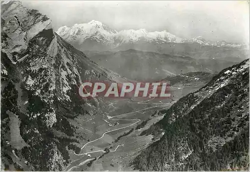 Cartes postales moderne Le Col des Aravis Savoie et Haute Savoie Les Lacets de la Route le Col et le Massif du Mont Blan
