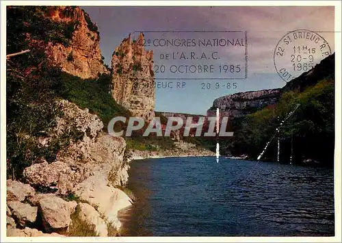 Cartes postales moderne Ardeche La Cathedrale et les falaises en surplomb de la riviere