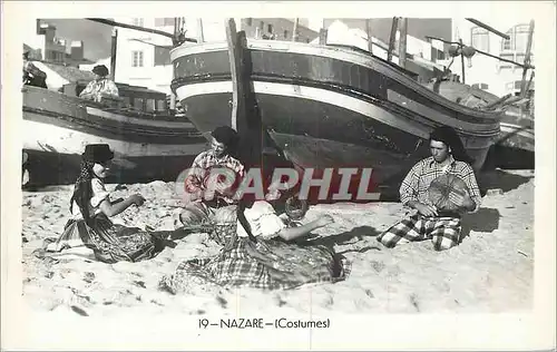 Cartes postales moderne Nazare Costumes Folklore Peche Bateau